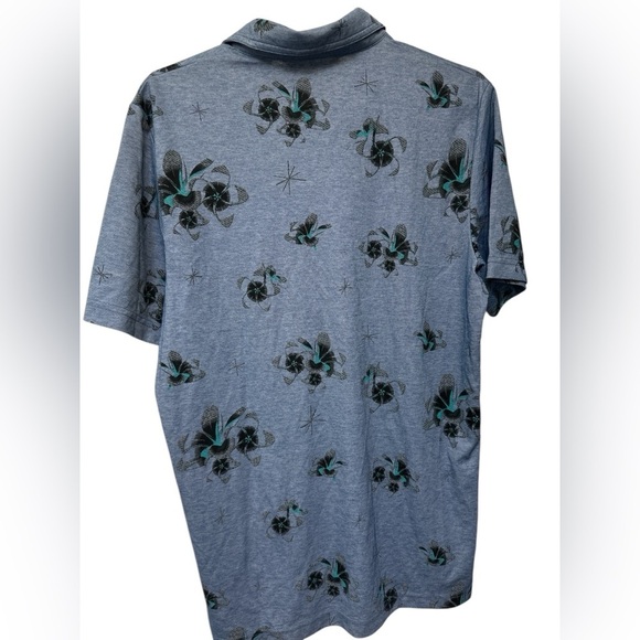 TRAVIS MATHEW BLUE FLORAL PRINT SHORT SLEEVE 3 BUTTON GOLF POLO SHIRT NWOT - Picture 2 of 5